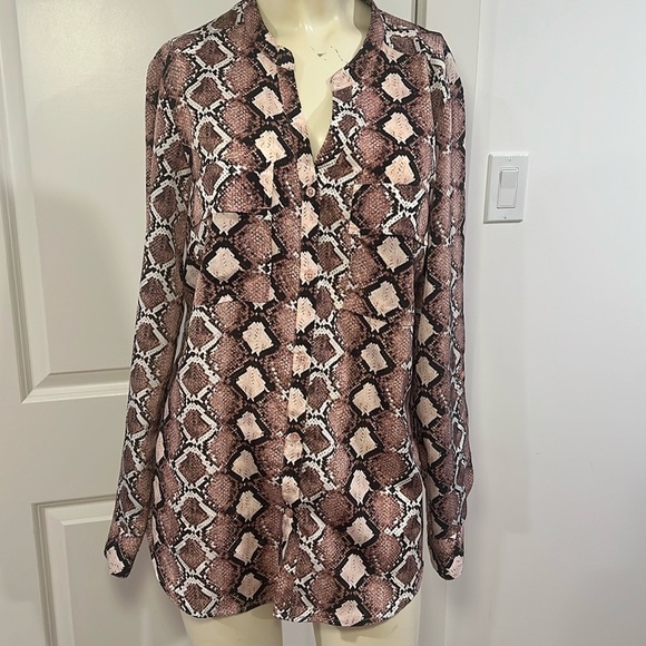 Jones New York Tops - Jones New York Portofino women’s snake print pink blouse